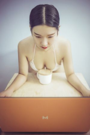欧美裸男图片_HD日韩免费观看
